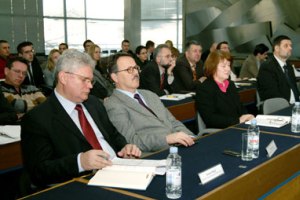 Zagreb, 9. ožujka 2011. - sudionici sastanka povodom susreta predstavnika Ministarstva mora, prometa i infrastrukture i HŽ-a s predstavnicima Europske agencije za željeznicu